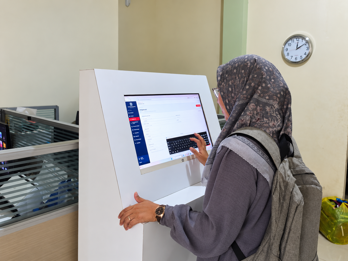 SMKS PUTRA BANGSA BONTANG TERUS KEMBANGKAN DIGITALISASI SEKOLAH MELALUI APLIKASI PEMINJAMAN ALAT DAN RUANGAN